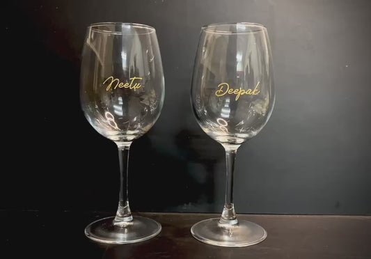 Personalized Wine Glasses gold color field ( set of 2 )
