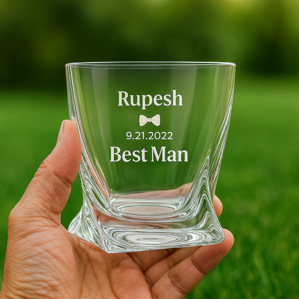 Personalized groomsmen whiskey glass with engraved name, date, and role – custom 310ml crystal bourbon tumbler, ideal best man gift, wedding party favor, and groomsman proposal keepsake.