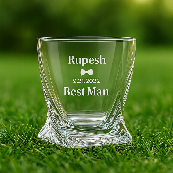 Personalized groomsmen whiskey glass with engraved name, date, and role – custom 310ml crystal bourbon tumbler, ideal best man gift, wedding party favor, and groomsman proposal keepsake.