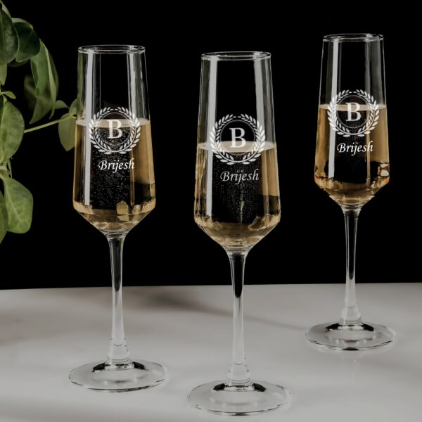 Engraved Champagne Glass with Custom Initial & Name – 250ml Crystal Flute – Laurel Design – Personalized Gift for Her, Bride, Bridesmaid, Birthday, Anniversary
