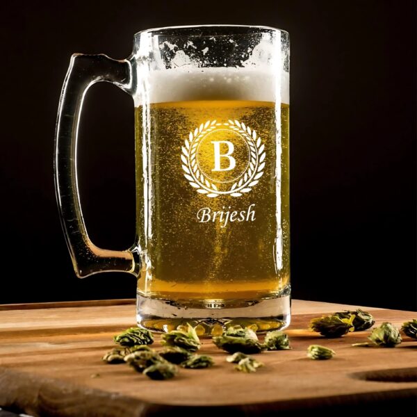 Personalized Beer Glass with Custom Initial & Name – 500ml Crystal Glass with Laurel Wreath Design – Custom Engraved Beer Mug for Men, Dad, Him – Gift for Birthday, Father’s Day, Christmas