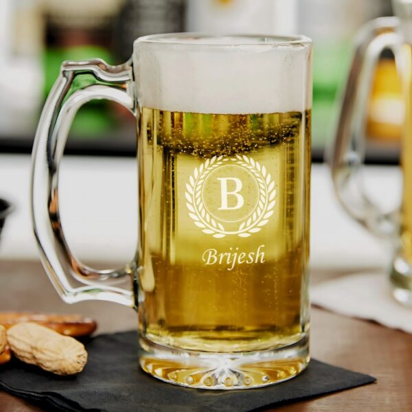 Personalized Beer Glass with Custom Initial & Name – 500ml Crystal Glass with Laurel Wreath Design – Custom Engraved Beer Mug for Men, Dad, Him – Gift for Birthday, Father’s Day, Christmas