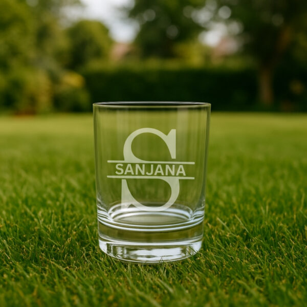 Personalized engraved whiskey glass 380ml with name and initial, custom gift box with red ribbon for special occasions.